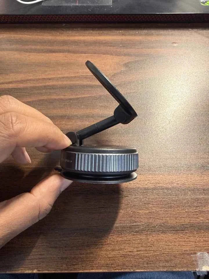 K007 Dash Mount – Vacuum Suction Magnetic Phone Holder