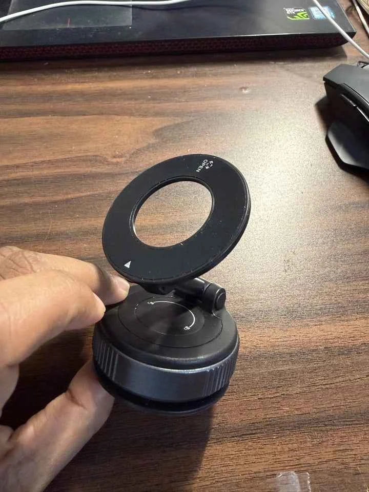 K007 Dash Mount – Vacuum Suction Magnetic Phone Holder
